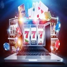 Pengguna memeriksa login cuso4 lewat ponsel